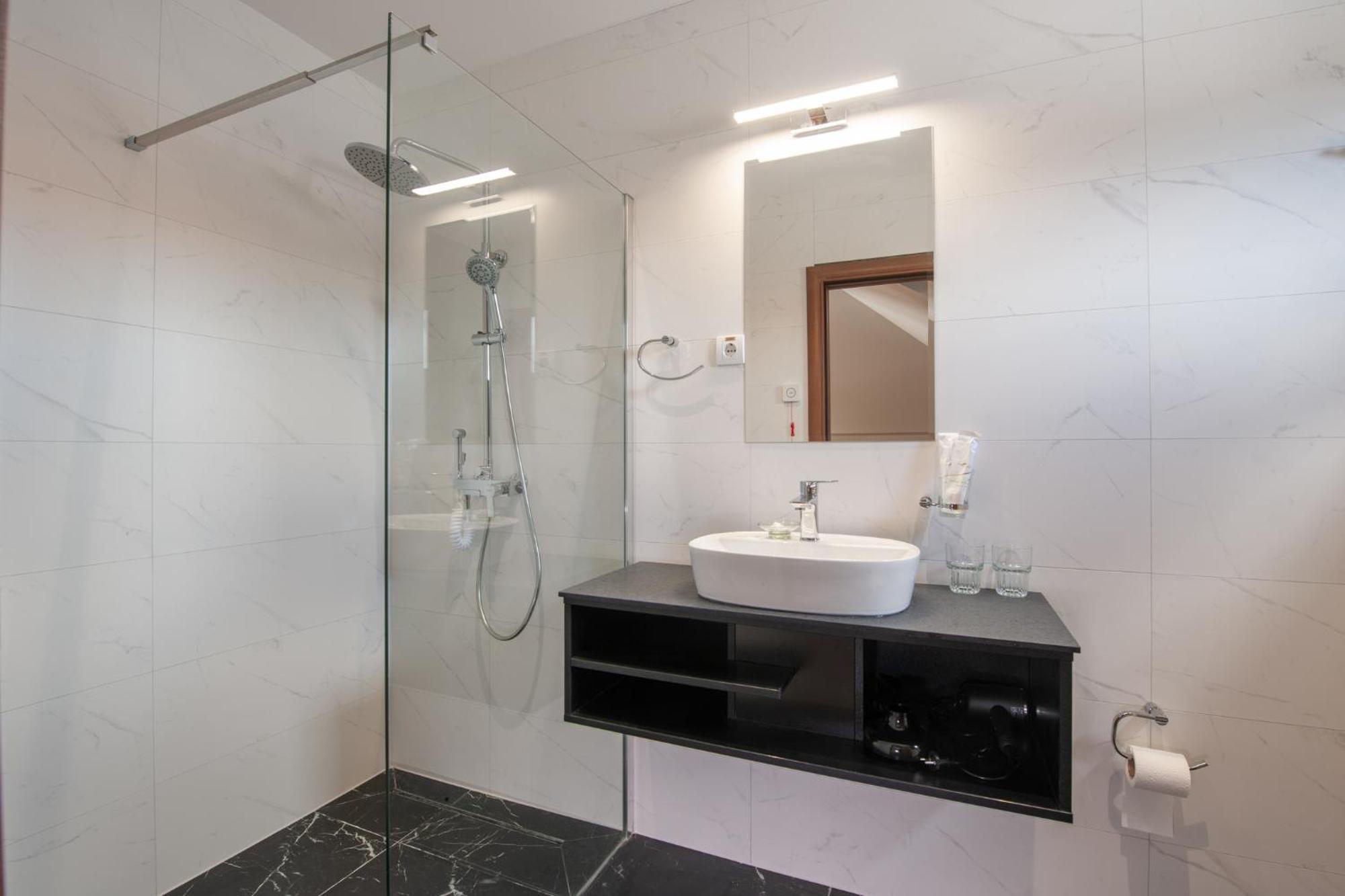 Hotel Kralj Kraljevo Pokoj fotografie
